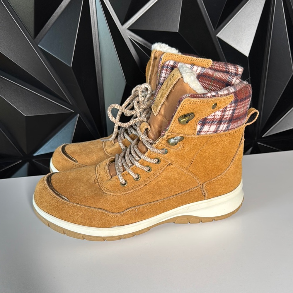 Khombu Tan Suede Lace-Up Boots with Plaid Detail Sz 9